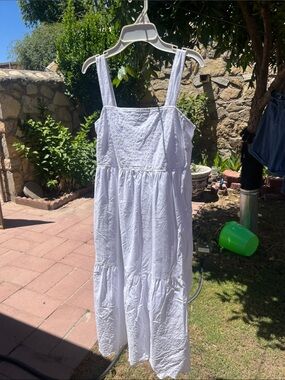 Uniqlo White Eyelet Tiered Maxi Dress (with pockets!!!)